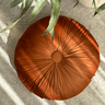 almofada decorativa veludo redonda com botao 45cm terracota