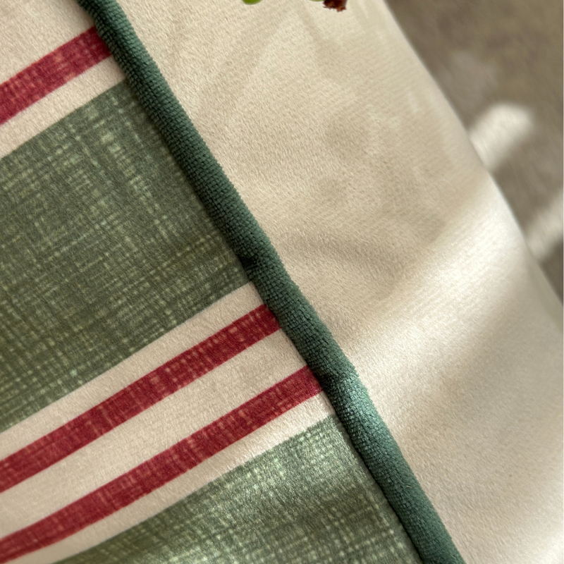 capa almofada natal veludo premium xadrez e debrum verde 45x45 lado