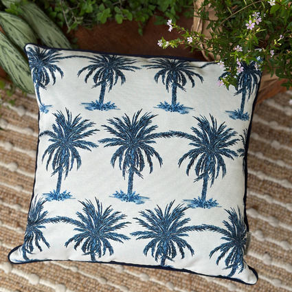 capa almofada praia linhao coqueiro c debrum em linho azul 45x45