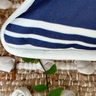 capa almofada maritima praia linhao branco c listras azul 45x45 detalhe