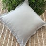 capa de almofada em linho com aba 45x45 cinza claro