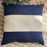 capa de almofada em linho marinho e cru 45x45 2