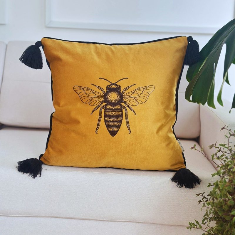 capa almofada veludo mostarda abelha c tassels 45x45 sofa
