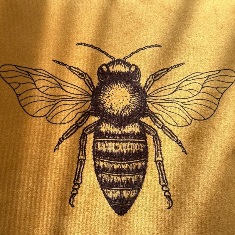 capa almofada veludo mostarda abelha 3