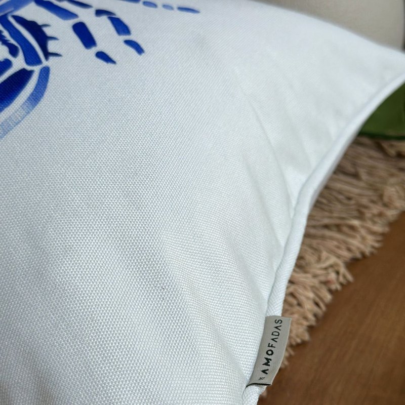 capa almofada lagosta azul em linhao branco 45x45 tecido