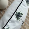 capa almofada tropical coqueiros em linhao branco 45x45 detalhe