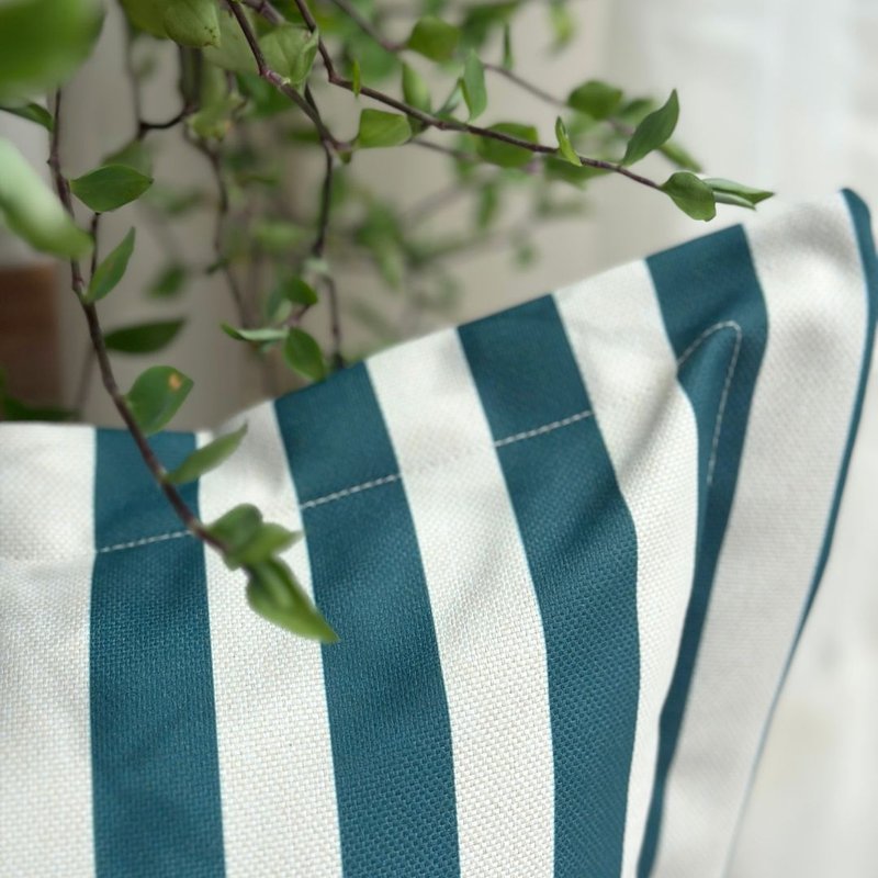 capa almofada impermeavel area externa listras verde 45x45 detalhe