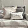 kit 3 capas almofadas boucle off white cinza e palavra familia linhao