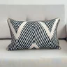 capa de almofada decorativa listras ikat em linhao cru 45x30