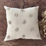 capa de almofada pompom bege 45x45 14