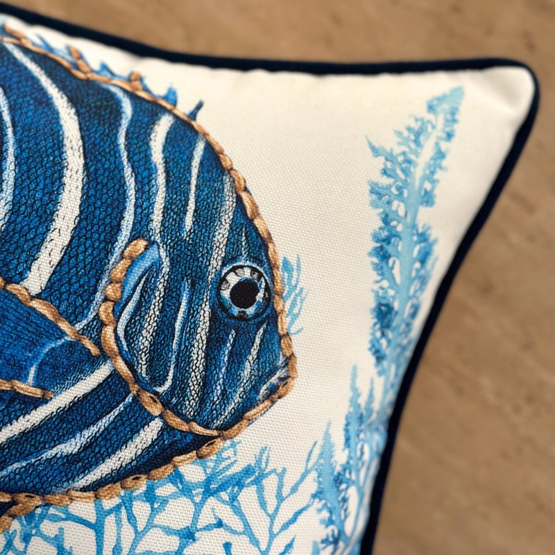 capa almofada linhao peixe com debrum azul 4